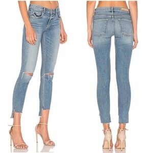 [grlfrnd] candice distressed knee rip step hem jeans in love hurts wash 24